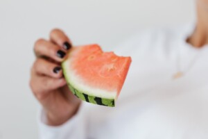 Le implicazioni di un disturbo alimentare con l'arrivo dell'estate
